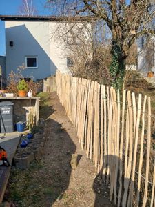 Staketenzaun in 26 Größen - Holzzaun aus Haselnuss - Gartenzaun Holz Höhen 50 cm - 150 cm Länge 5/10 Meter - Kastanienzaun für Garten (90cm x 5m) Kunden-Foto 2