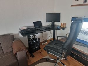 SANODESK QS1 Výškově nastavitelný stůl 140 x 60 cm, elektrický, 4 paměťové funkce, ochrana proti kolizím, nosnost 70 kg, háčky, vedení kabelů (černý) Fotografie od zákazníka č. 10