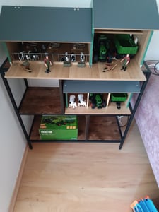 Van Manen Kids Globe Farming Kuh Stall mit Werkstatt 1:32 Holz ohne Tiere 610200 Photo du client 1