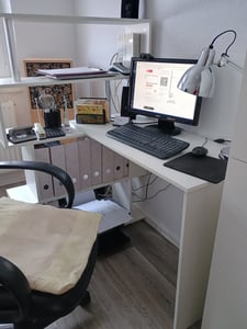 Mondeer bureau, bureau d'angle, bureau informatique pivotant, blanc+marron Photo du client 3