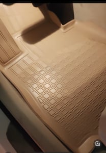 Tapis de sol en caoutchouc pour Mercedes Classe E W213, S213, X213 | 2016- | beige avec bordure Photo du client 1