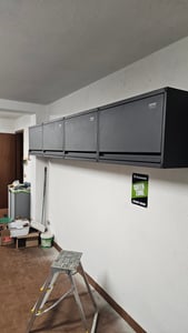 SucceBuy Metal Storage Cabinet, capacité de charge de 120lbs par étagère, 20'' de hauteur montage mural armoire garage en acier peint par poudrage avec étagère réglable, appuyez= Photo du client 3