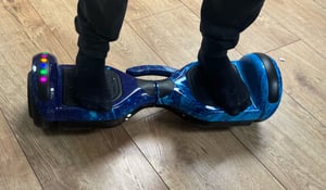 Hoverboard 10 Zoll Elektroroller mit Bluetooth Elektro Balance Hoverkart  Smart Scooter Kinder Jugendliche und Erwachsene LED Skateboard Retoo Kunden-Foto 1
