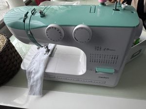 MEDION Freiarm-Nähmaschine SM60 (60 Watt, 60 verschiedene Stichmuster mit Knopflöchern, LED Nählicht, automatischer Einfädler, Rückwärtstaste, Fadenschneider, MD10689) Türkis Kunden-Foto 1