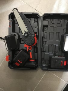 Mini Kettensäge, 6 Zoll 21V Elektro-Kettensäge mit 2x Akuu 5x Kette 1x Führungsplatte und 1x Aufbewahrungsbox, ragbare Handgeführte Akku Kettensäge Kunden-Foto 2