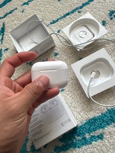 Es wurden gebrauchte und Second-Hand-Kopfhörer gesendet, es sind APK-Kopfhörer angekommen, sie sind nicht original, ihr Inhalt wurde geändert. 