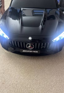 COSTWAY, auto elettrica per bambini a 12V, modello Mercedes-AMG, con luci LED, telecomando 2,4G, musica e clacson. Auto elettrica adatta a bambini fino a 25 kg, ideale per bambini dai 3 anni in su Foto del cliente 1