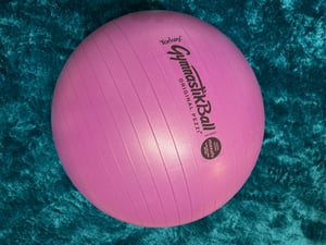 Original Pezzi® Gymnastikball MAXAFE - platzsicher - rubinrot Kunden-Foto 3