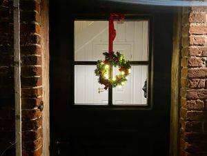 LED Türkranz Ø30 cm mit roten Schleifen Äpfeln 15 warmweißen LEDs Kunden-Foto 2