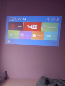Projektor, Beamer, 4K WiFi6 und BT 5.0 mit Eingebaute Android OS 11.0 Projektor YouTube vorinstallieren, All Round-Design, 130 Zoll, 360-Grad-Flip Kunden-Foto 2