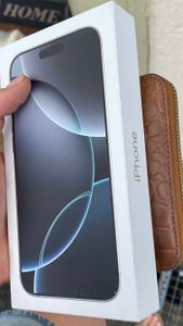 Apple iPhone 16 Pro Max , 17,5 cm (6.9"), 2868 x 1320 Pixel, 512 GB, 48 MP, iOS 18, Sand Kunden-Foto 7