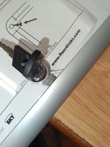 Schaukasten Premium Innenbereich 4 x A4 mit 8 Magneten Magnetische & beschreibbare Rückwand Kunden-Foto 2