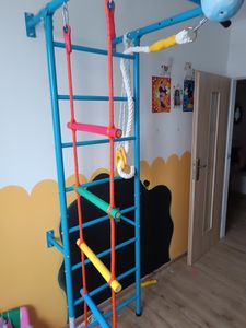 COSTWAY Kinder Kletterwand Sprossenwand Metall, Turnwand Gymnastikgerät Klettergerüst 107x83x223cm, Heimsportgerät für Kinder und Erwachsener bis 100kg (Gelb und Blau) Kunden-Foto 1