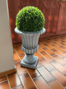 Amphore "Antiqua" Garten Pflanzgefäß in Antik Stein Optik, 51 cm hoch, Outdoor Blumentopf, Pflanztopf für Draußen Kunden-Foto 1