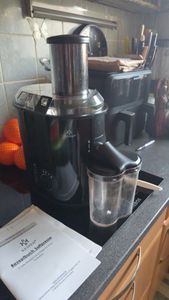 KESSER® Entsafter für Obst und Gemüse aus Edelstahl 1100W große 85 mm Einfüllöffnung inkl. Reinigungsbürste und Saftbehälter 3 Geschwindigkeitsstufen, Saftpresse Juicer, Schwarz Kunden-Foto 1