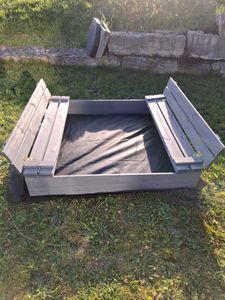 KOTARBAU® Sandkasten mit Abdeckung 120x120 cm Sandkiste aus Holz mit Deckel & Sitzbänken Gartenspielzeug für Kinder mit Sandkastenvlies Natürlich Kunden-Foto 2