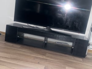 SONNI TV-Schrank Schwarz Hochglanz 135x39x30cm mit verstellbarem LED-Lichtband Kunden-Foto 1