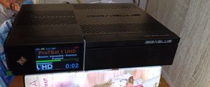 GigaBlue UHD Quad 4K Pro 2xDVB-S2 FBC + 1xDVB-C/T2 v2 Dual Tuner Linux E2 WiFi PVR-Ready Receiver Kunden-Foto 1