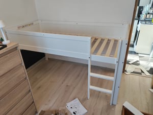 Letto a soppalco Flieks per bambini 90x200cm, letto a castello con due tavole e rete a doghe, letto per bambini in legno di pino, bianco, senza materasso Foto del cliente 1