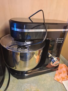 Robot ménager 3200 W - Bol mélangeur en acier inoxydable de 6 l avec crochet pétrisseur, fouet et couvercle anti-éclaboussures, 6 vitesses, noir, Retoo Photo du client 2