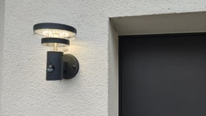 LED Außenwandleuchte "313A1" mit Bewegungsmelder – Edelstahl, IP54, Warmweiß, 550lm Kunden-Foto 1