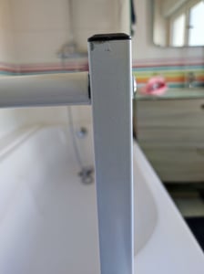 Porte-serviettes sur 4 niveaux, support de serviettes autoportant, étagère à serviettes en métal, blanche, pour salle de bain Photo du client 1