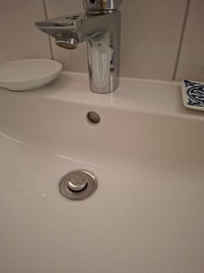 2 Stück Abflussfilter Waschbeckenstöpsel Edelstahl Waschbecken Stöpsel Pop Up Ablaufgarnitur Stöpsel zum Drücken Ablaufventil mit Anti Clogging Sieb Abflusssieb für 34-38mm Abflussloch Kunden-Foto 1