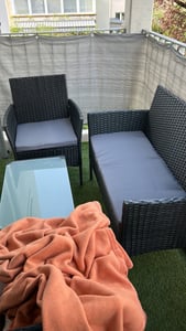 UISEBRT Polyrattan Gartenmöbel Set 4 Personen - 2er Sofa, 2 Sessel, Tisch mit Glasplatte & Kissen – Wetterfeste Balkonmöbel Gartenset Outdoor Garten Terrasse Weiß Glas Kunden-Foto 1