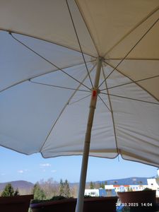 Sonnenschirm rund Ø1,80m rot Nylon Kunden-Foto 2
