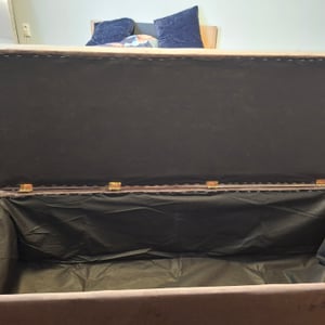 MG Design Polsterhocker Braun 45x120 cm - Stauraum 140L, bis 300 kg, samtig-weich mit Schimmer, pflegeleicht, für Wohnzimmer & Flur Kunden-Foto 3