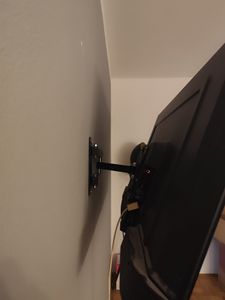 Uchwyt ścienny do telewizorów FCH o przekątnej od 26 do 50 cali, z poziomnicą, z możliwością pochylania i obracania, do standardu VESA maks.: 200x200, do 30 kg – czarny Zdjęcie produktu od klienta nr 2