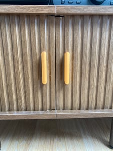 Merax TV-Lowboard 175 cm mit 2 Schubladen & Schiebetüren, ovales Design für TV bis 75 Zoll, TV-Schrank mit höhenverstellbare Füße, matt Walnuss Kunden-Foto 2