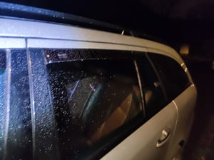 J&J AUTOMOTIVE | Windabweiser Passend Für Mercedes E Class W212 5D Kombi 2009-2016 4tlg Vorne+Hinten, Heko Regenabweiser, Schwarz, Getönt, Aerodynamisch, Einfache Montage, Befeistigung mit Clips Kunden-Foto 3