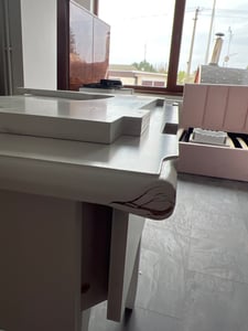 Schminktisch Aushöhlen Frisertisch mit Spiegel u. Hocker, 3 Schubladen inkl. 2 Stück Unterteiler, Kippsicherung, weiß, 75 x 40 cm Kunden-Foto 1