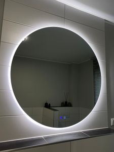 Badspiegel mit Beleuchtung 100×70cm Kalt/Neutral/Warmweiß dimmbar Memory Beschlagfrei eine Stunde automatische Abschaltung Wandschalter LED Spiegel Kunden-Foto 3