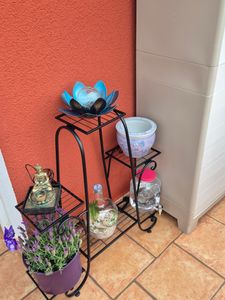WISFOR Blumenständer Metall mit 4 Ebenen, Pflanzenregal Pflantentreppe Blumenregal Garten Balkon Wohnzimmer Kunden-Foto 2