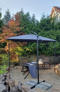 tillvex® Parasol aluminiowy prostokątny, średnica 330 cm, czerwony + pokrowiec z mechanizmem rozkładania | Parasol wiszący kwadratowy ze stojakiem | Parasol ogrodowy z ochroną UV, wykonany z aluminium | Parasol z mechanizmem rozkładania, wodoodporny, obrotowy o 360° Zdjęcie produktu od klienta nr 2