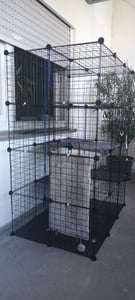 COSTWAY 4-poschodová klietka pre mačky, výbeh pre mačky s hojdacou sieťou, 3 rebríky, 4 dvierka, strešné okno, odnímateľná klietka pre malé zvieratá v interiéri 109,5x74,5x143cm Fotografia od zákazníka č. 1