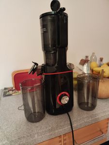 AMZCHEF Entsafter 160W, Großer 108 mm Einfüllschacht, Entsafter für Gemüse und Obst, Leicht zu Reinigen, Schwarz Kunden-Foto 5