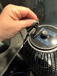 Mattschwarzer LED-Hänger aus Metall mit Solarpanel und warmweißem Licht Kunden-Foto 1