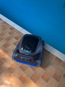MOVA Handler V10 Kabelloser Poolsauger, 4.200 L/h Saugleistung, 60 Min Laufzeit, Transparenter Saugkopf, 1,8 m Teleskopgriff Kunden-Foto 1
