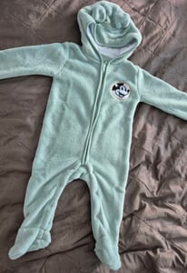 Disney Mickey Mouse Baby Fleece Overall mit Kapuze und Ohren für Jungen und Mädchen - Babykleidung Strampler Onesie Jumpsuit Hellgrün 62-68 Kunden-Foto 2