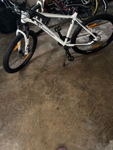 Bergsteiger Makalu 26 Zoll Mountainbike Aluminium, geeignet ab 150 cm, Scheibenbremse, Shimano 21 Gang-Schaltung, Hardtail, Jungen-Fahrrad & Herren-Fahrrad Kunden-Foto 12