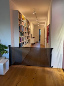 LARS360 Türschutzgitter Roll Ausziehbar Absperrgitter 0-150cm Treppenschutzgitter Schutzgitter Grau Kunden-Foto 1
