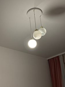 LUXOLAR - Led Pendelleuchte - Deckenleuchte 3 flammig Weiß E27 60W - Hängelampe wohnzimmer für Wohnzimmer, Küchen - Weiß Glas Kugeln Kunden-Foto 1