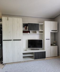 Wohnwand Anbauwand Schrankwand TV-Lowboard Sideboard Viva mit Kommode und RGB-Beleuchtung (Weiß Craft+Norwegische Schwarzkiefer) Kunden-Foto 1