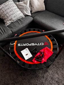 CITYSPORTS: TRAMPOLINO FITNESS, Mini-trampolino con maniglia di supporto, regolabile in altezza (3 posizioni), diametro 130 cm, esagonale, 42 elastici, portata massima 100 kg, non pieghevole Foto del cliente 2