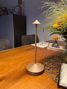 Pilz Tischleuchte Akku Schwarz LED, Kabellos Dimmbar Touch, 3 Farbtemperaturen, Modern Nachttischlampe mit Memory-Funktion, Type-C Ladebar. Kunden-Foto 5