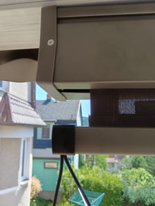 UISEBRT 160×250cm antracitová vertikálna markíza vonkajšia roleta na terasu a balkón, vertikálna markíza s ručnou kľukou, odolná voči UV žiareniu, ochrana okien pred slnkom Fotografia od zákazníka č. 2