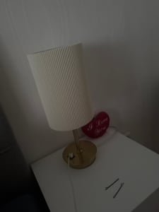EDISHINE Nachttischlampen 2er-Set, mit USB-A- & USB-C-Anschlüssen, Modern  Zugschalter, inkl. 4W LED-Birnen E27, Tischlampe mit schwarzem Metallsockel Kunden-Foto 2